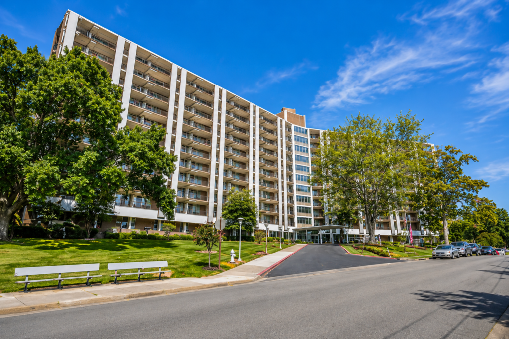 Large multi-family apartment community requiring commercial roofing services in Arkansas